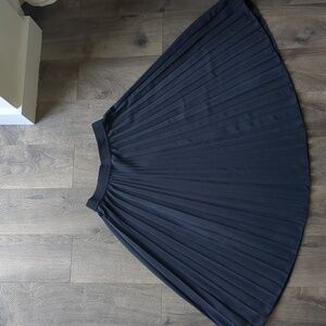 Pleated blue midi skirt US size 10 H&M brand